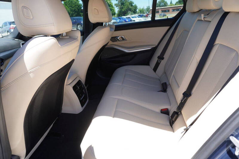 2025 BMW 3 Series 330i