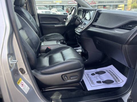 2016 Toyota Sienna SE Premium 8-Passenger