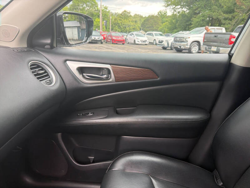 2017 Nissan Pathfinder Platinum