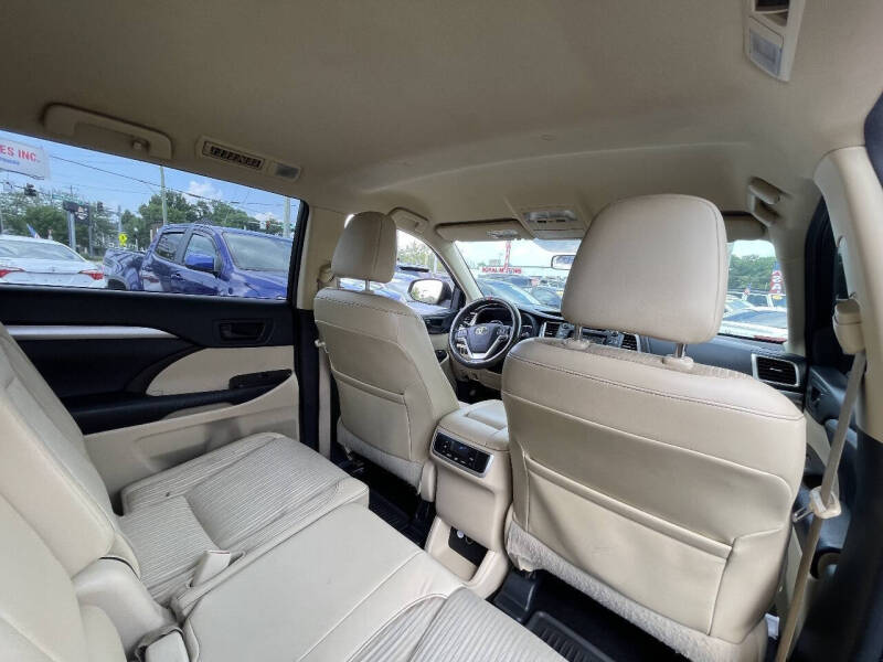 2015 Toyota Highlander LE