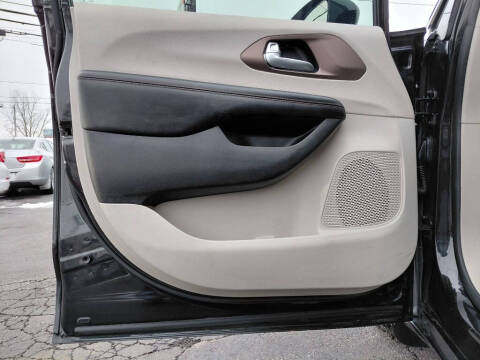 2017 Chrysler Pacifica Touring-L