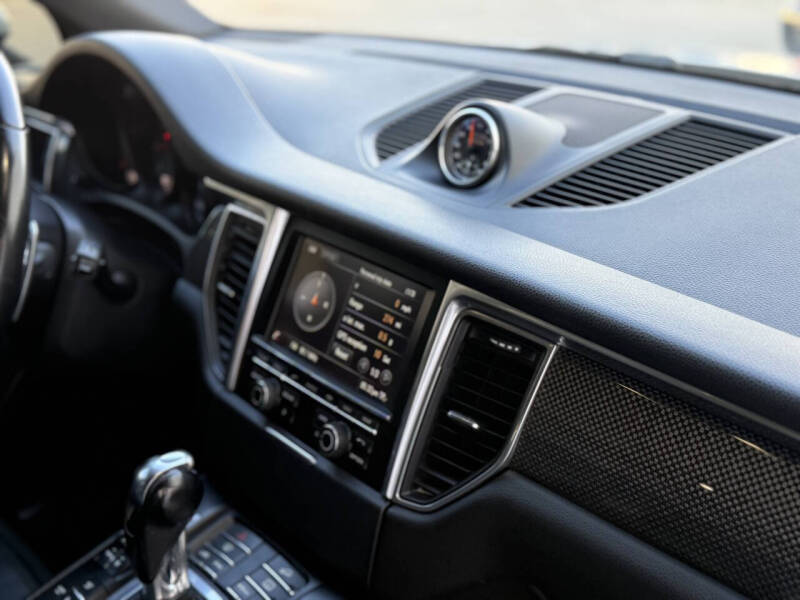 2015 Porsche Macan S