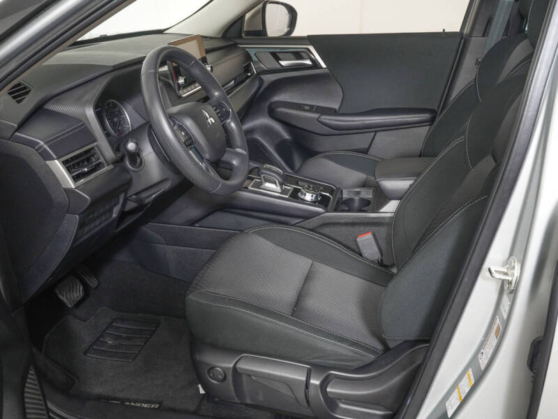 2023 Mitsubishi Outlander ES