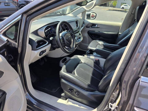 2023 Chrysler Pacifica Touring L