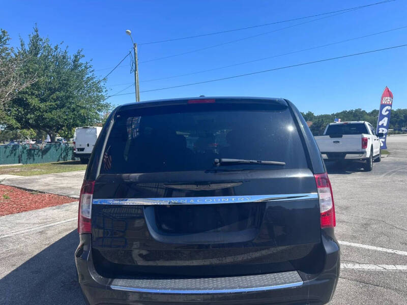 2013 Chrysler Town and Country Touring
