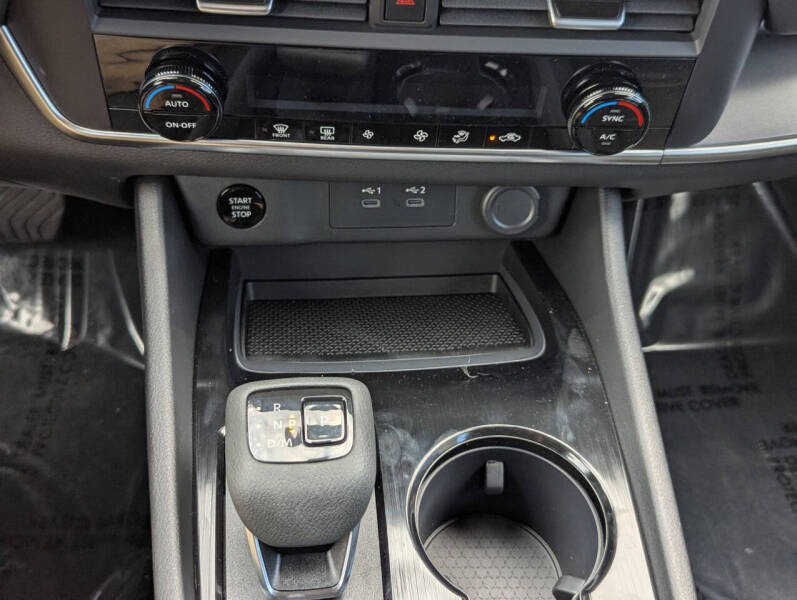 2026 Nissan Rogue SV