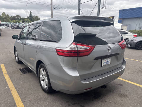 2017 Toyota Sienna L 7-Passenger