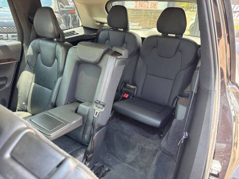 2016 Volvo XC90 T6 Momentum
