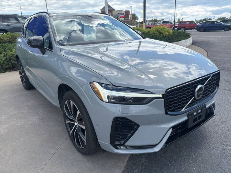 2024 Volvo XC60 B5 Plus Dark Theme