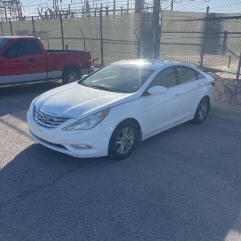 2013 Hyundai SONATA for sale at Green Light Auto in Bridgeton, NJ