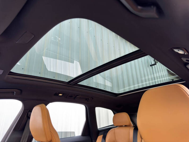 2023 Volvo XC60 B5 Ultimate Bright Theme