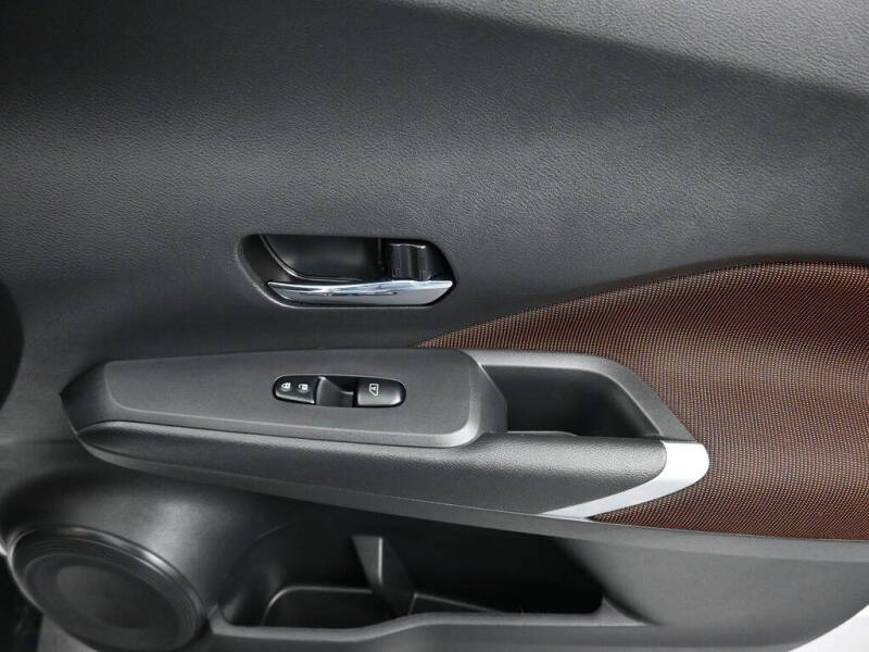 2022 Nissan Kicks SR