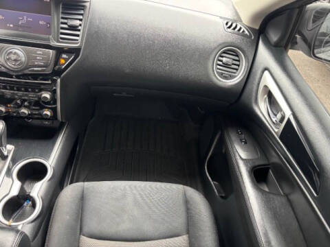 2018 Nissan Pathfinder SV