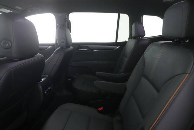 2025 GMC Acadia AT4