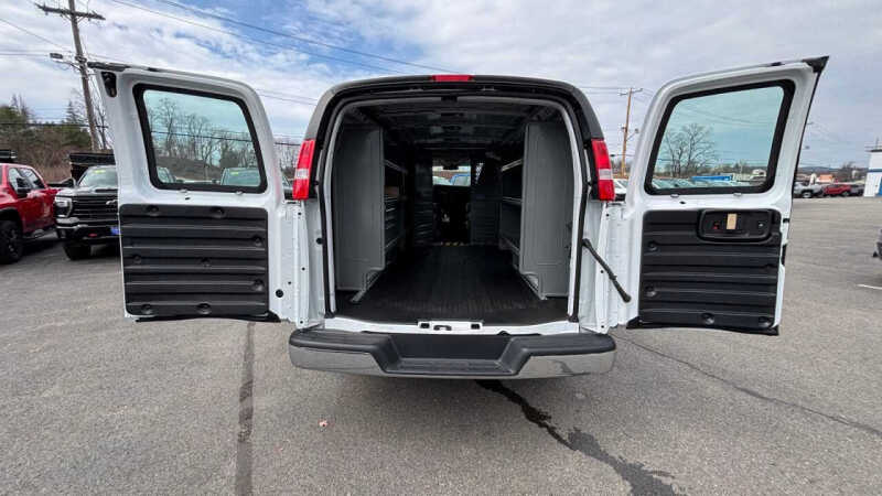2025 Chevrolet Express 2500