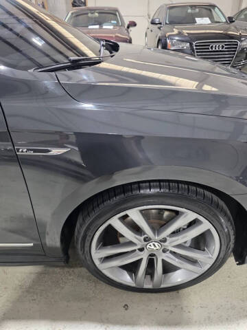 2017 Volkswagen Passat 1.8T R-Line