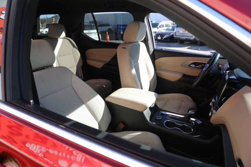 2023 Chevrolet Traverse LT Cloth