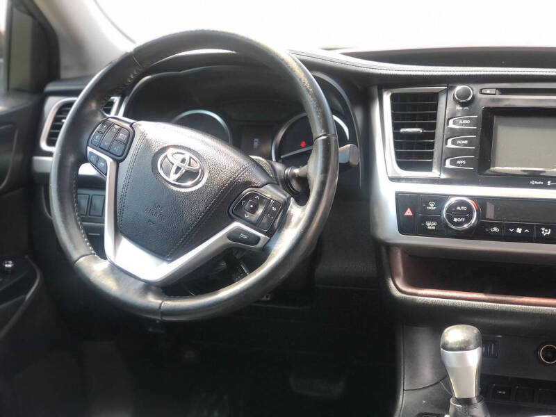 2015 Toyota Highlander LE
