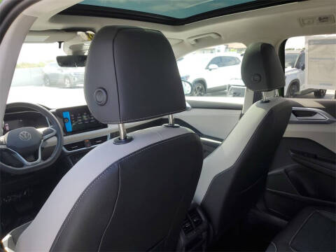 2025 Volkswagen Taos SE