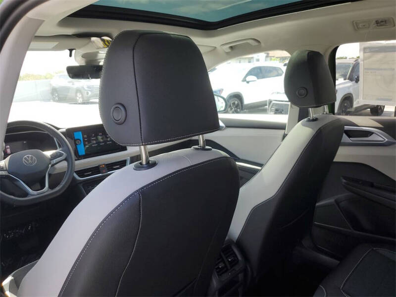 2025 Volkswagen Taos SE