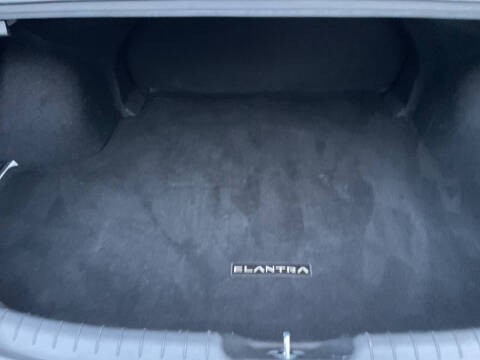 2023 Hyundai Elantra SE