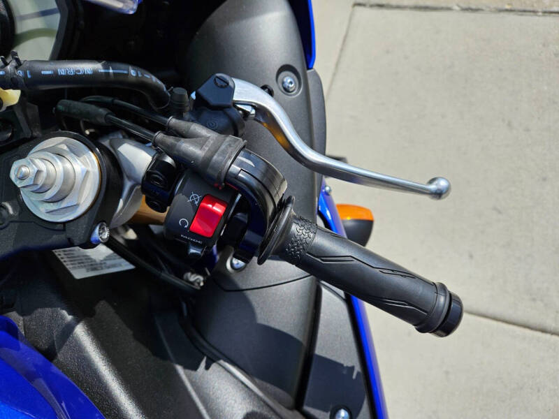 2011 Yamaha YZF-R1