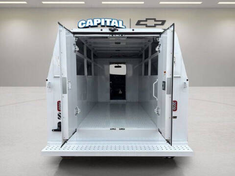 2025 Chevrolet Express 3500