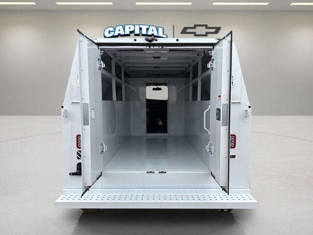 2025 Chevrolet Express 3500