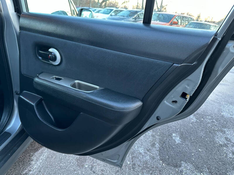 2011 Nissan Versa 1.8 S