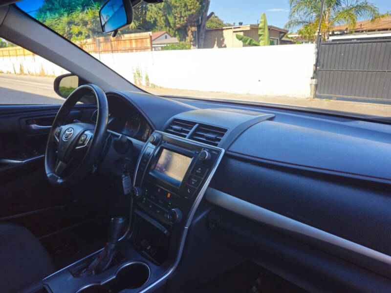 2017 Toyota Camry SE