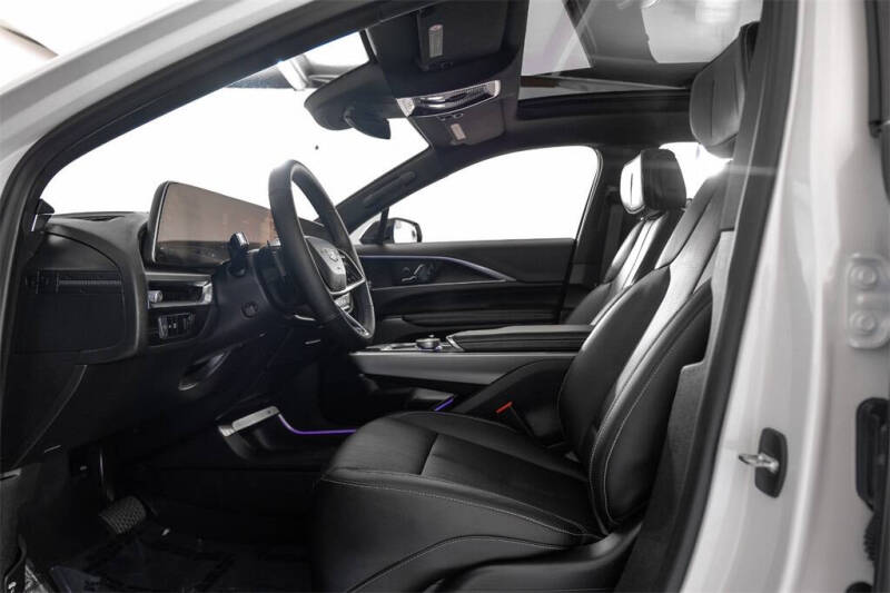 2024 Cadillac LYRIQ Luxury 1