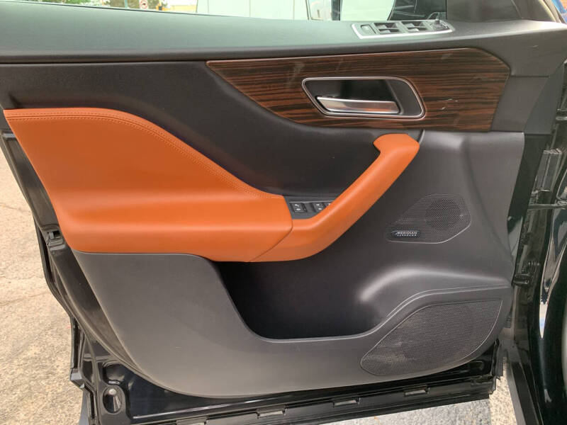 2019 Jaguar F-PACE 30t Portfolio
