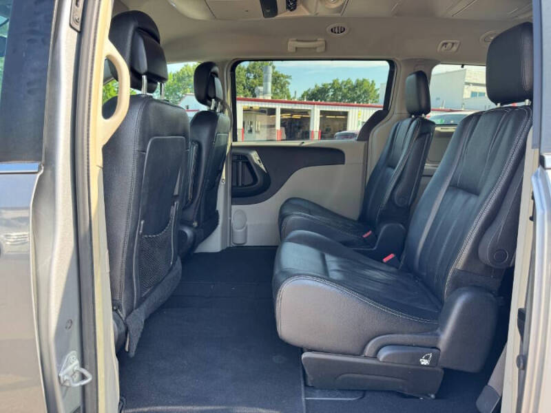 2015 Chrysler Town and Country Touring