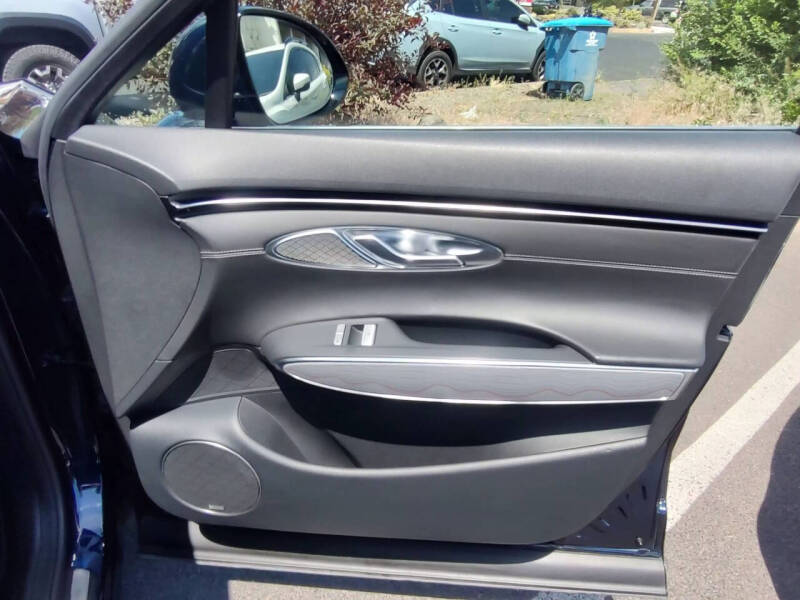 2022 Genesis GV70 2.5T Standard