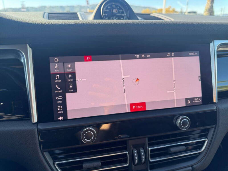 2023 Porsche Macan T