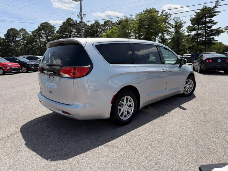 2023 Chrysler Voyager LX