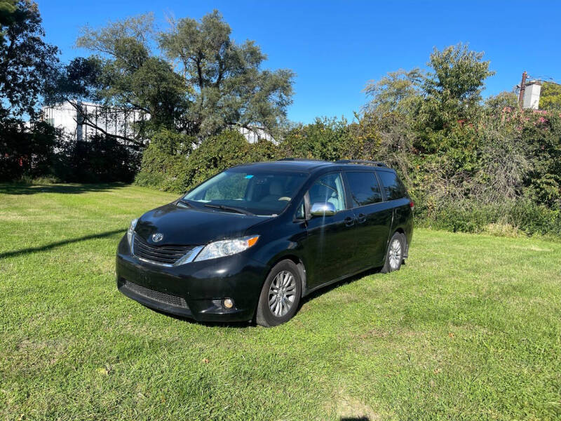 2013 Toyota Sienna XLE 8-Passenger
