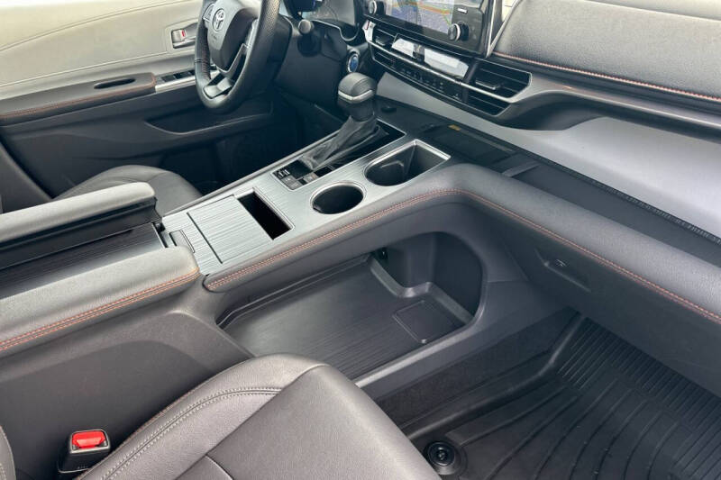 2024 Toyota Sienna XSE 7-Passenger