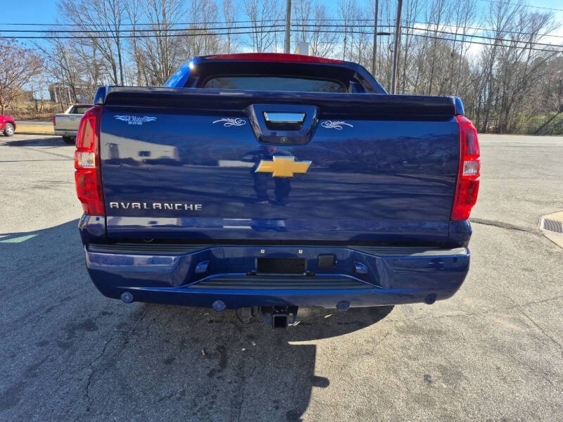 2013 Chevrolet Avalanche LS Black Diamond