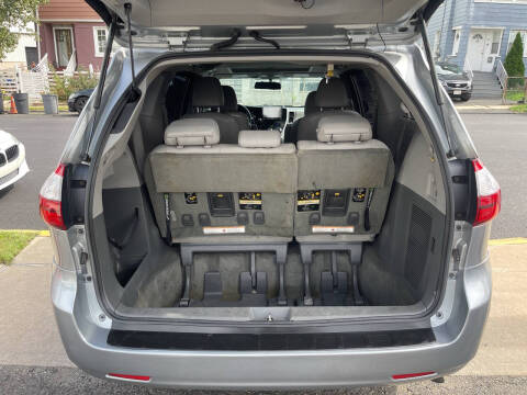 2015 Toyota Sienna XLE 7-Passenger Auto Access Seat