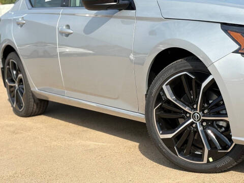 2025 Nissan Altima 2.5 SR