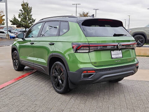 2026 Volkswagen Taos SE Black