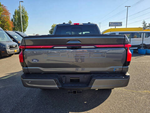 2025 Ford F-150 Lightning Platinum