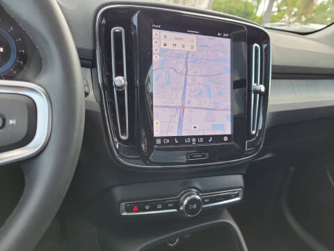 2024 Volvo XC40 B5 Plus Bright Theme