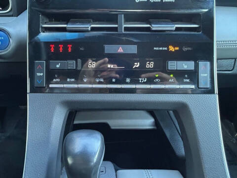 2021 Toyota Avalon Hybrid XLE