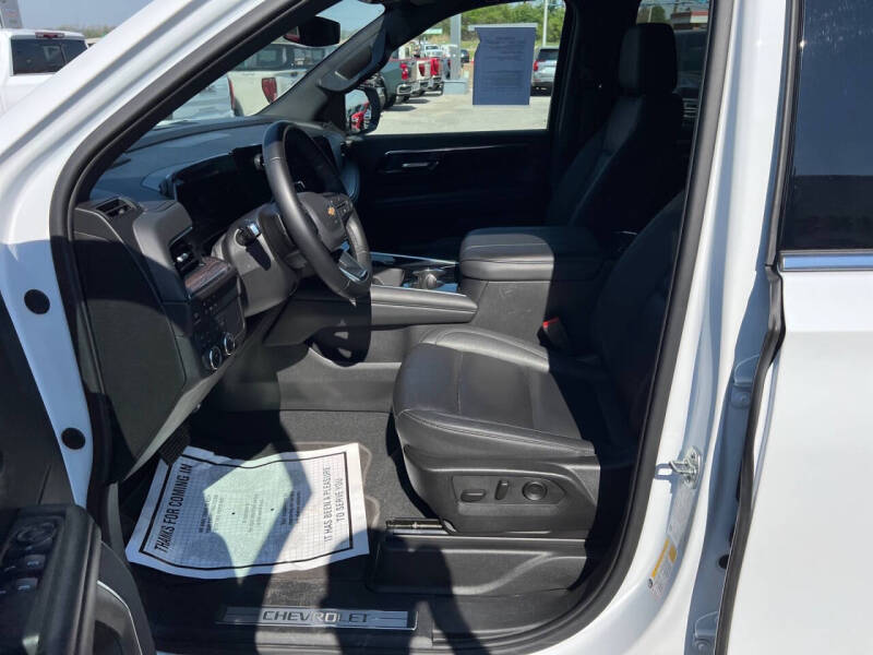 2025 Chevrolet Suburban LT