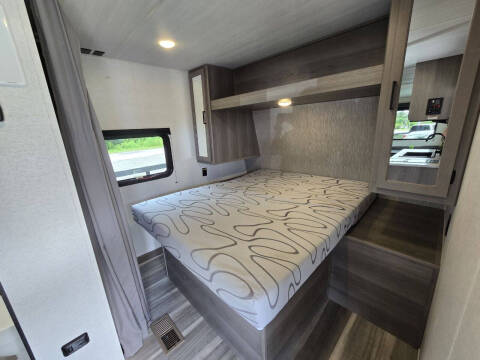 2024 KEYSTONE HIDEOUT 200 RL