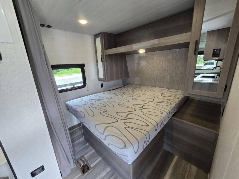 2024 KEYSTONE HIDEOUT 200 RL