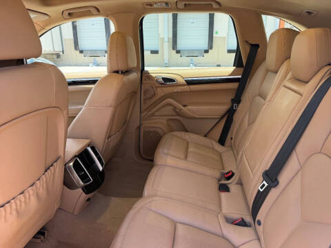 2017 Porsche Cayenne Platinum Edition