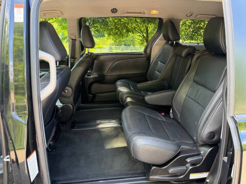 2015 Toyota Sienna SE Premium 8-Passenger